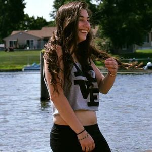 Meet your Posher, Devin